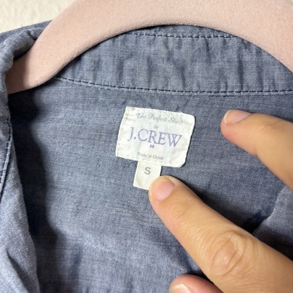 J. Crew The Perfect Shirt Chambray Long Sleeve Button-Down Shirt size small - Picture 2 of 7